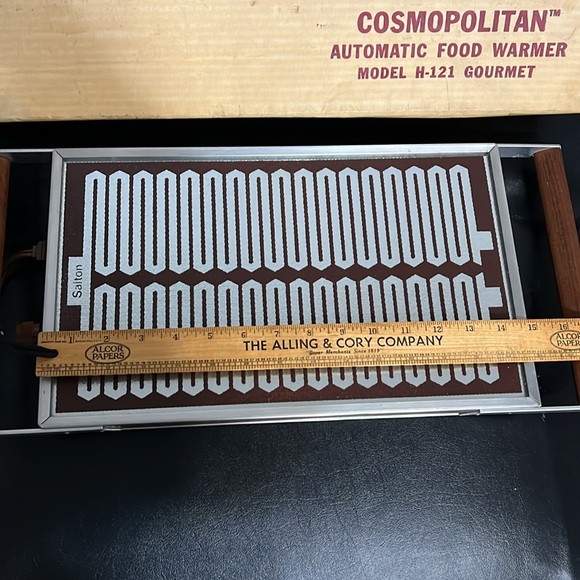 Salton Cosmopolitan Automatic Food Warmer (model H-121 Gourmet) - Picture 6 of 8